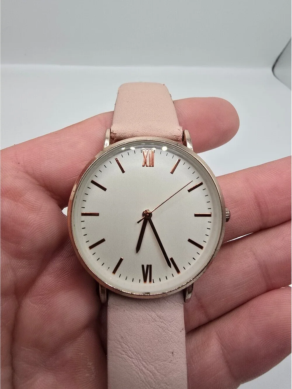 Quartz Analog Watch Rose Gold Tone Case White Dial Pink Faux Leather Strap